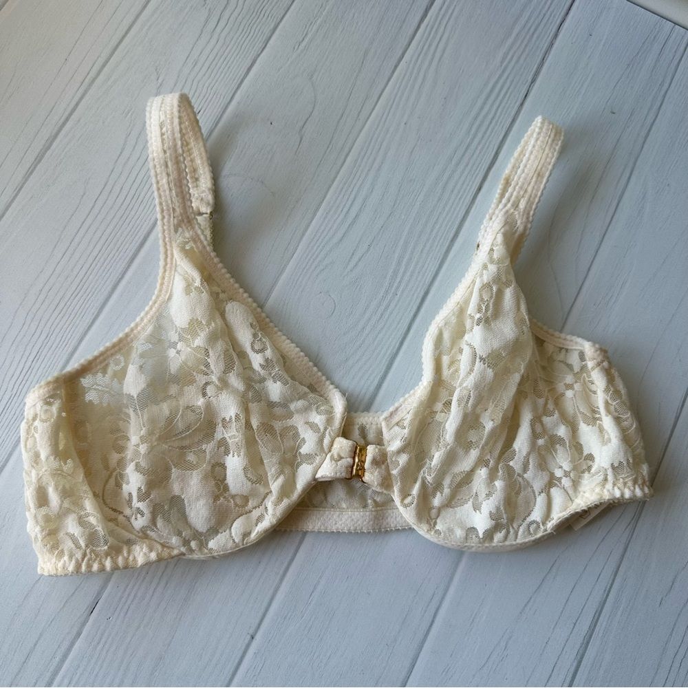 Vintage Victoria’s Secret Gold Label Lace Bra – 36C – Front Closure – Cream